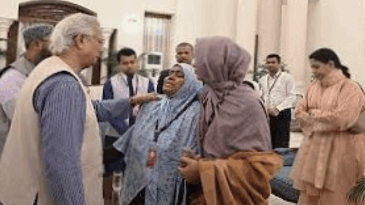 হাদির পরিবারের সঙ্গে প্রধান উপদেষ্টার বৈঠক, সর্বোচ্চ চিকিৎসার আশ্বাস