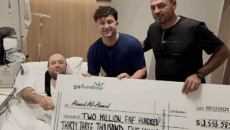 সিডনিতে অস্ত্র কেড়ে নেওয়া আহমেদ পেলেন ২.৫ মিলিয়ন ডলার