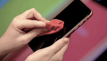 স্মার্টফোনেও বাসা বাঁধে জীবাণু,জানুন পরিষ্কারের সঠিক উপায়