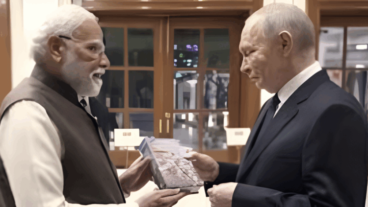 দিল্লিতে পুতিনকে রুশ ভাষার গীতা উপহার দিলেন মোদি