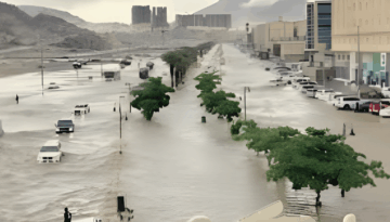 সৌদিতে ভয়াবহ ঝড়-বৃষ্টি: বন্যার সতর্কতা জারি