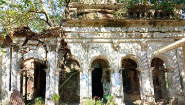 দাতা প্রসন্ন বসুর শেষ চিহ্নটুকুও মুছে যাচ্ছে