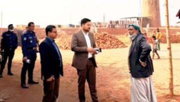 ফতুল্লায় দুই অবৈধ ইটভাটাকে ২ লাখ টাকা জরিমানা