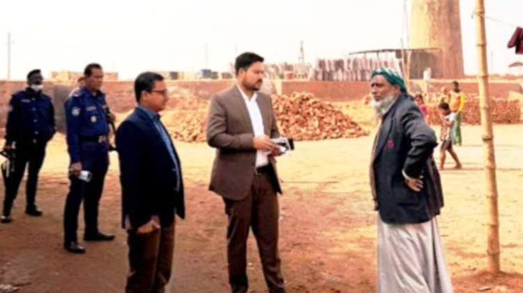 ফতুল্লায় দুই অবৈধ ইটভাটাকে ২ লাখ টাকা জরিমানা