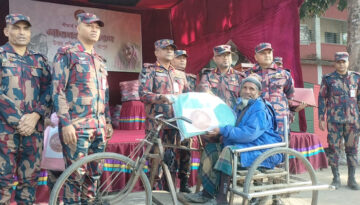পাটগ্রামে সীমান্ত এলাকায় বিজিবির শীতবস্ত্র বিতরণ ও ফ্রি মেডিকেল সেবা