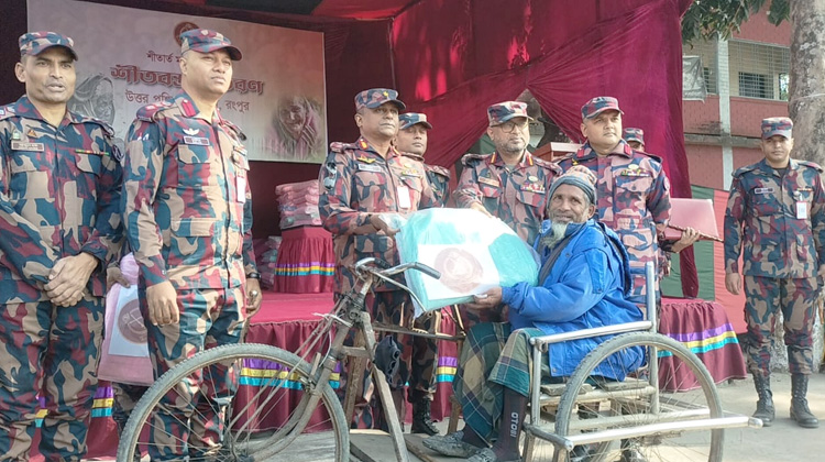 পাটগ্রামে সীমান্ত এলাকায় বিজিবির শীতবস্ত্র বিতরণ ও ফ্রি মেডিকেল সেবা