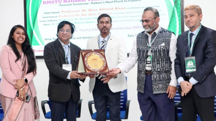 পর্যটন শিল্পেই গড়ে উঠবে ঐক্য, কর্মসংস্থান ও টেকসই উন্নয়নের ভিত্তি: ঢাবি ভিসি