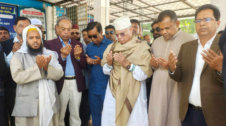 মির্জাগঞ্জে মাজার জিয়ারতে আলতাফ হোসেন চৌধুরী, শুরু নির্বাচনী প্রচারণা