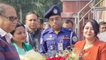 রাজাপুরে জীবনানন্দ দাশের জন্মভিটা পরিদর্শনে বাংলাদেশ ব্যাংকের গভর্নর