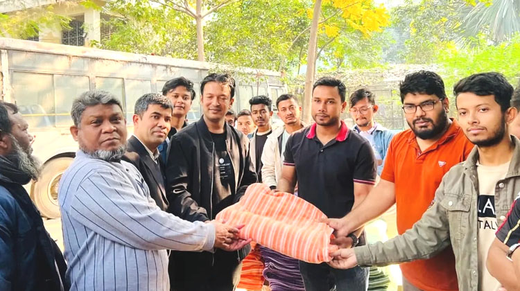 জন্মদিনে মানবিক উদ্যোগ: কম্বল বিতরণ করলেন জবি ছাত্রদল নেতা শাহরিয়ার