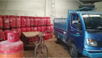 বাবুগঞ্জ উপজেলাসহ সারাদেশে এলপিজি গ্যাসের তীব্র সংকট দেখা দিয়েছে