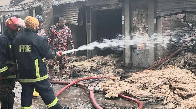 মুকসুদপুরে অগ্নিকাণ্ডে ১৮ শত মণ পাট পুড়ে ছাই