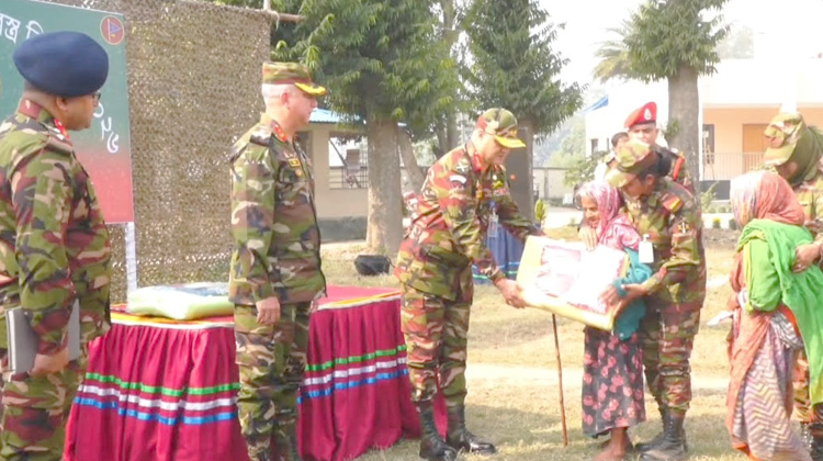 টাঙ্গাইলে সেনাবাহিনীর উদ্যোগে শীতার্তদের মাঝে শীতবস্ত্র বিতরণ