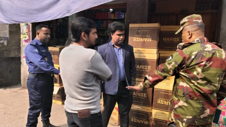 আইনের ফাঁদে দুই প্রতিষ্ঠান চাঁদপুরে ভোক্তা অধিকার ও যৌথ বাহিনীর অভিযানে ৫০ হাজার টাকা জরিমানা