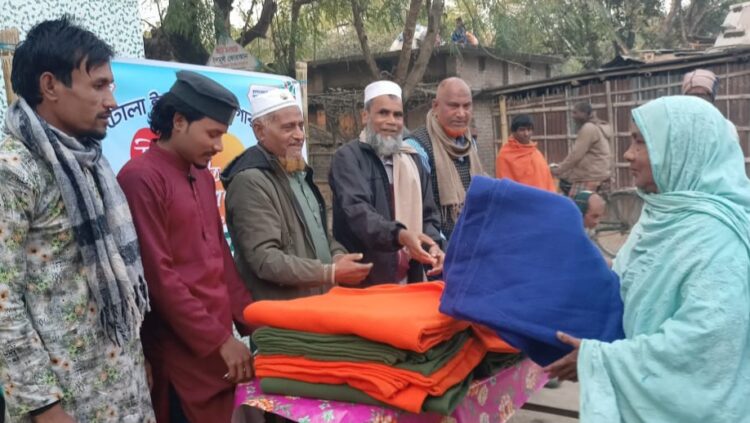 শিবগঞ্জে নামোটোলা ইসলামী পাঠাগারের আয়োজনে শীতবস্ত্র উপহার