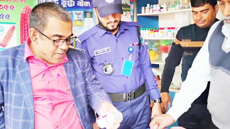 চুয়াডাঙ্গায় ভোক্তা অধিকারের অভিযান তিন প্রতিষ্ঠানকে জরিমানা