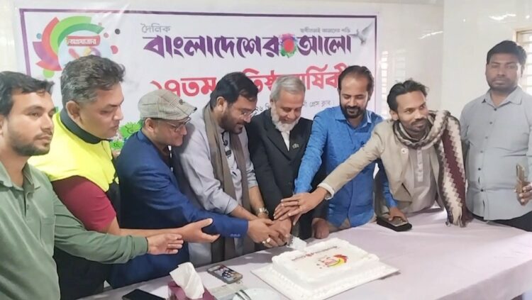 ফেনী প্রেস ক্লাবে দৈনিক বাংলাদেশের আলো ১৭তম প্রতিষ্ঠাবার্ষিকী উদযাপন
