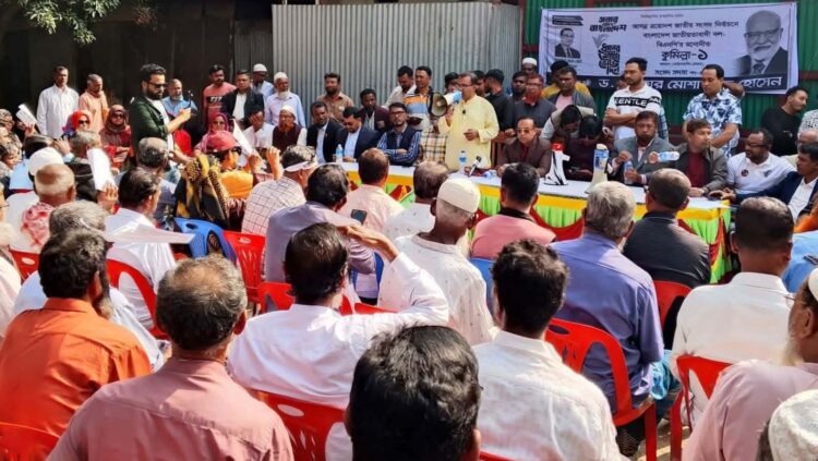 ঘরে ঘরে গণসংযোগে বিএনপি নেতৃবৃন্দ, কুমিল্লা-১ আসনে ধানের শীষে ভোটের ডাক