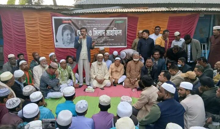 সাঁথিয়ায় খালেদা জিয়ার রুহের মাগফিরাত কামনায় দোয়া ও মাহফিল