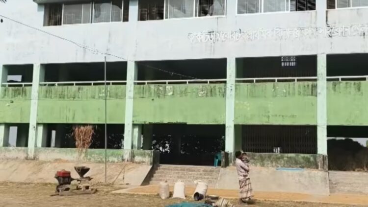 শিক্ষা থেকে বঞ্চিত পাথরঘাটার মাঝেরচরের শতাধিক শিশু