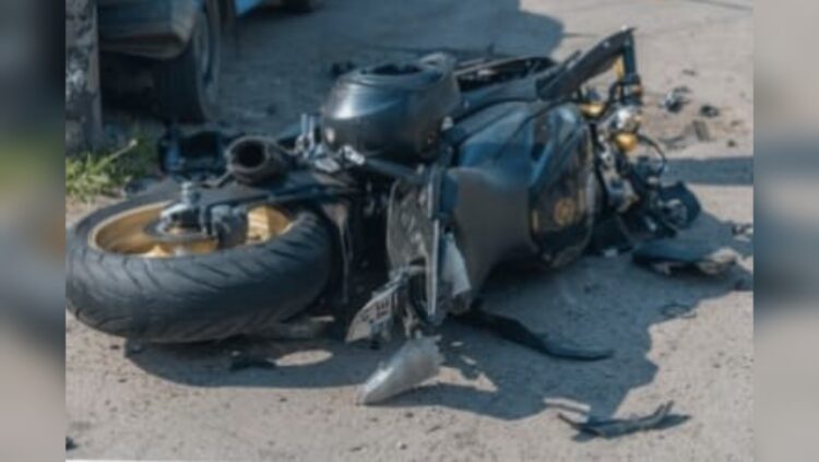 খুলনায় মোটরসাইকেলের ধাক্কায় ইজিবাইক চালকের মৃত্যু, আহত ১