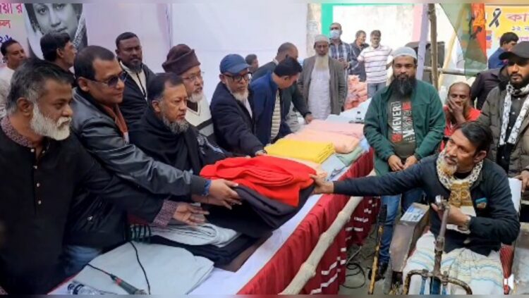 শকুর উদ্যোগে খালেদা জিয়ার রুহের মাগফেরাত কামনায় দোয়া ও শীতবস্ত্র বিতরণ