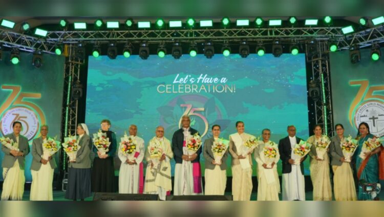 ৭৫ বছরে হলি ক্রস উচ্চ বালিকা বিদ্যালয়: প্লাটিনাম জুবলি উৎসবের শুভ উদ্বোধন