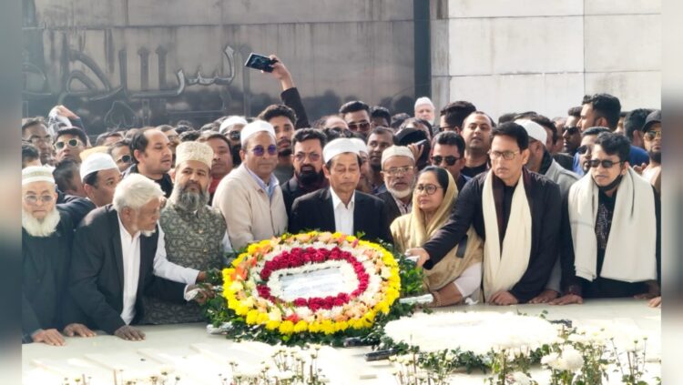 জিয়াউর রহমান ও খালেদা জিয়ার কবর জিয়ারতে চাঁদপুরের বিএনপির এমপি প্রার্থীরা