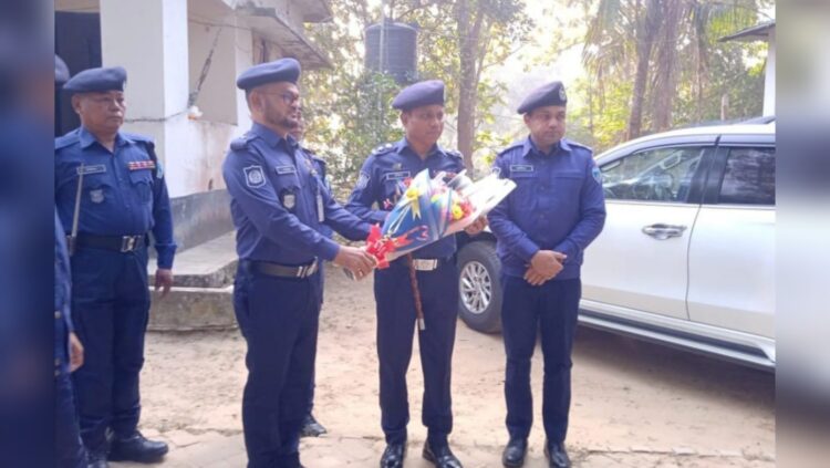 আইনশৃঙ্খলা ও জনসেবা জোরদারে রাজস্থলী ও চন্দ্রঘোনা থানা পরিদর্শনে রাঙ্গামাটির পুলিশ সুপার