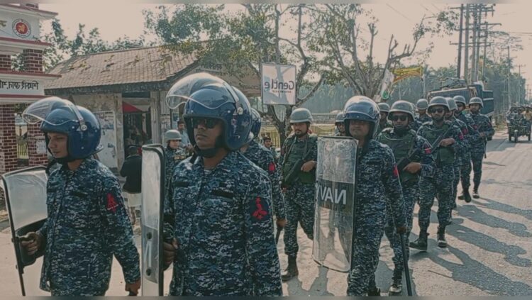 নির্বাচন সামনে রেখে লালমোহনে নৌবাহিনী মোতায়েন, টহল ও তল্লাশি জোরদার
