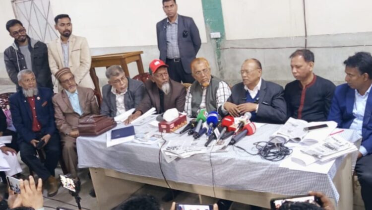 দাগনভূঞায় সাংবাদিকদের সঙ্গে বিএনপি প্রার্থী আবদুল আউয়াল মিন্টুর মতবিনিময়