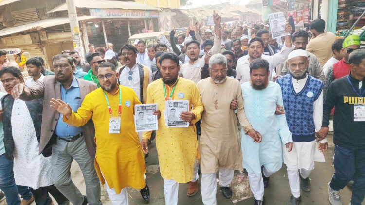 শ্রীপুরে বিএনপি প্রার্থী বাচ্চুর (ধানের শীষ) পক্ষে কৃষক দলের গণসংযোগ