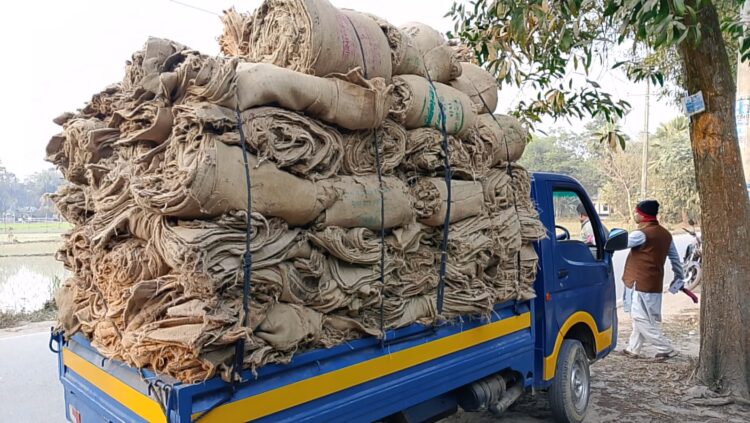 তদন্ত কমিটি গঠন শ্রীপুর খাদ্য গুদাম থেকে খালি চালের বস্তা পাচারের অভিযোগ