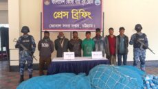 কর্ণফুলীতে ফিশিং বোটে নিষিদ্ধ ট্রলিং সরঞ্জাম ভারতীয় নাগরিকসহ ৬ বাংলাদেশি আটক