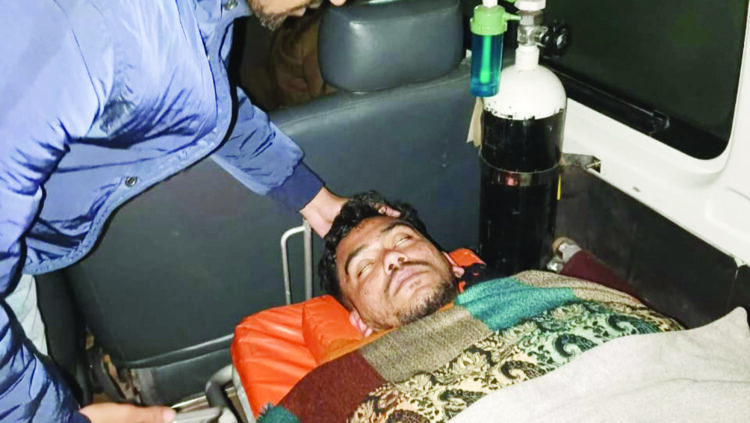 বরগুনার পাথরঘাটায় দুর্বৃত্তদের হামলায় ছাত্রদল নেতা গুরুতর আহত