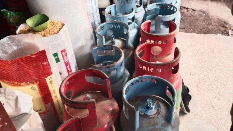 নবীগঞ্জে এলপি গ্যাসের দাম বেশি রাখায় ডিস্ট্রিবিউটরকে জরিমানা