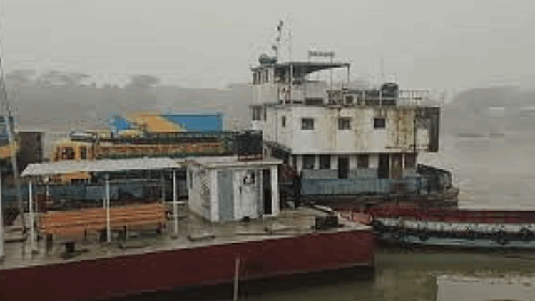 কুয়াশায় বন্ধ শরীয়তপুর-চাঁদপুর নৌরুটের ফেরি