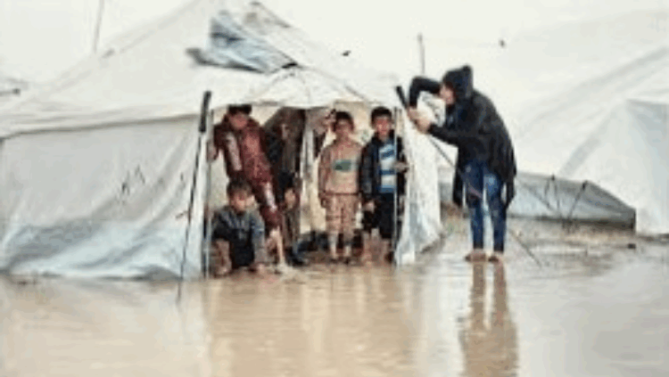 ঠান্ডা ও ঝড়ের তাণ্ডবে গাজায় বাড়ছে প্রাণহানি