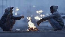 কুয়াশা ও তীব্র শীতে নাকাল রাজধানীর খেটে খাওয়া মানুষ