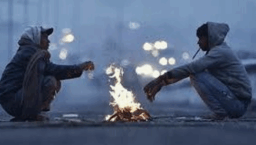 কুয়াশা ও তীব্র শীতে নাকাল রাজধানীর খেটে খাওয়া মানুষ