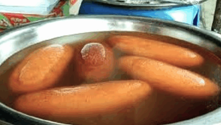 জিআই স্বীকৃতি পেলো নেত্রকোণার বালিশ মিষ্টি