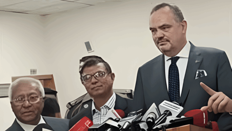 উৎসবমুখর নির্বাচনের আশা মার্কিন রাষ্ট্রদূতের