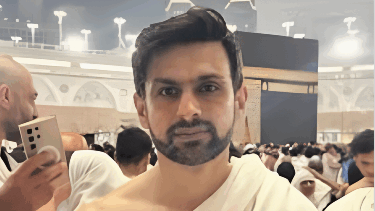 ওমরাহ পালন করলেন শোয়েব মালিক
