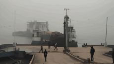 কুয়াশা কাটতেই দৌলতদিয়া-পাটুরিয়ায় ফেরি চলাচল শুরু