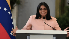 ভেনেজুয়েলায় অন্তর্বর্তী প্রেসিডেন্ট হিসেবে দেলসি রদ্রিগেজের শপথ