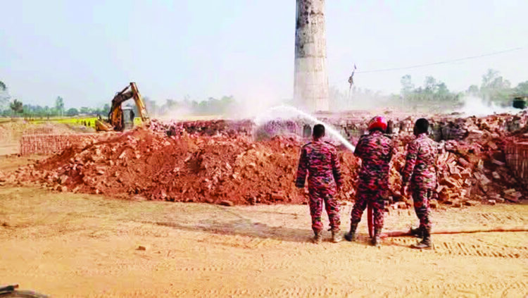 নওগাঁয় অবৈধ ইটভাটায় প্রশাসনের অভিযানে ২৯ লাখ টাকা জরিমানা