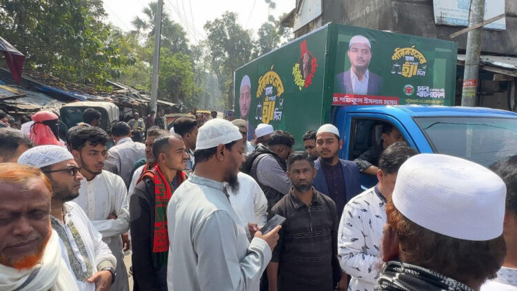 বাউফলে ‘হ্যাঁ’ ভোটের পক্ষে জামায়াতের নির্বাচনী প্রচারণা গাড়ির উদ্বোধন