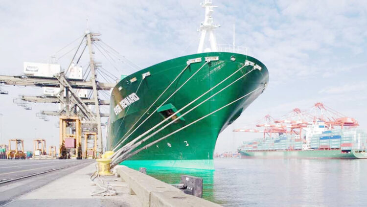 চট্টগ্রাম বন্দরে আটকা হাজার কোটি টাকার রপ্তানি পণ্য