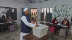 নওগাঁ ৩ আসনের জামায়াতে ইসলামীর প্রার্থী মাও: মো: মাহফুজুর রহমানের ভোট প্রদান করেন।