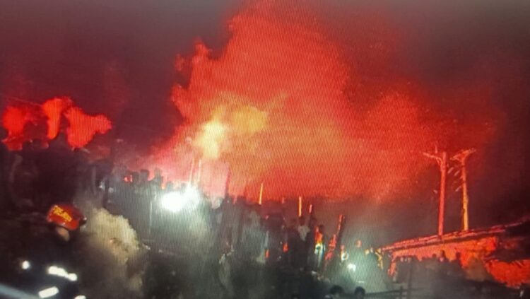 রোহিঙ্গা ক্যাম্পে মধ্যরাতে আগুন, দুশ্চিন্তায় পরিবারগুলো